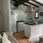 Montez Au Creneau, Face A La Cite Vue Sublime